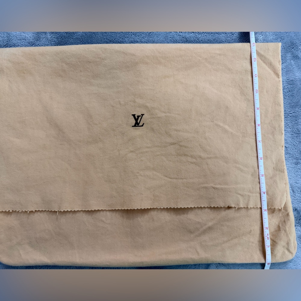 Louis Vuitton Beige Dust Bag- Medium Sized 17.25W x 13L - Picture 4 of 4